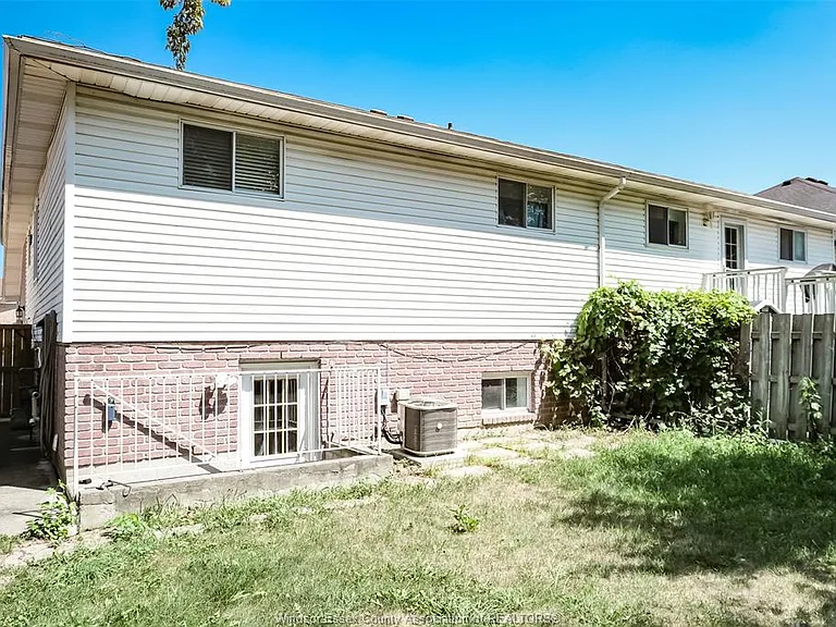 2643 Carissa Ave #LOWER — Photo 3