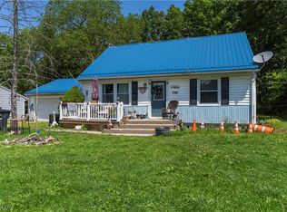 17960 Hillcrest Dr, Lake Milton, OH
