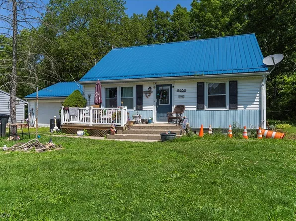 17960 Hillcrest Dr, Lake Milton, OH 44429