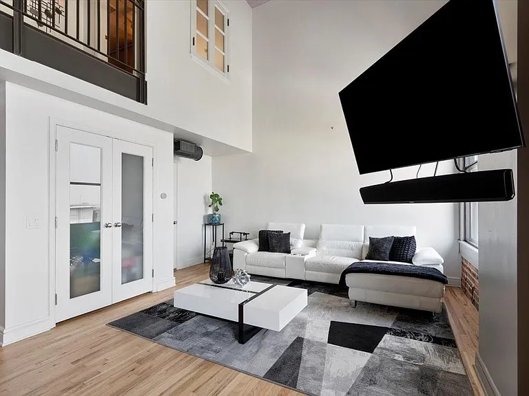 915 Franklin St #9G — Photo 6