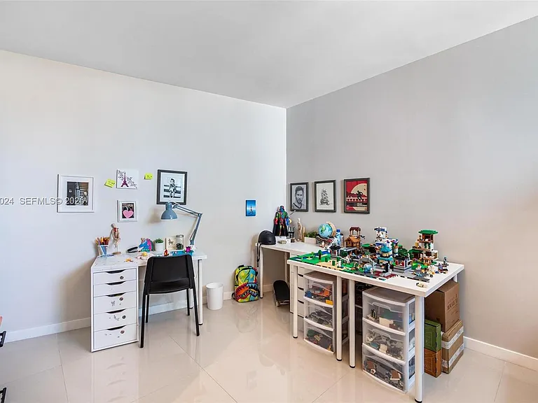 488 NE 18th St #401 — Photo 13
