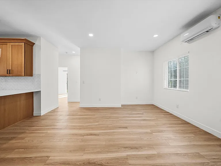 3884 Alsace Ave — Photo 4