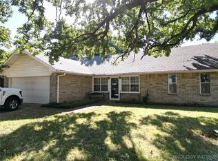 2106 Oakglen Dr, Ardmore, OK 73401