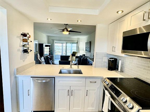 4th image of 2901 NW 46th Avenue #404