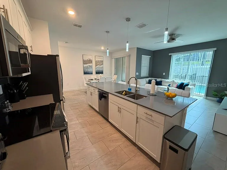 1172 Kingsbarn St — Photo 2