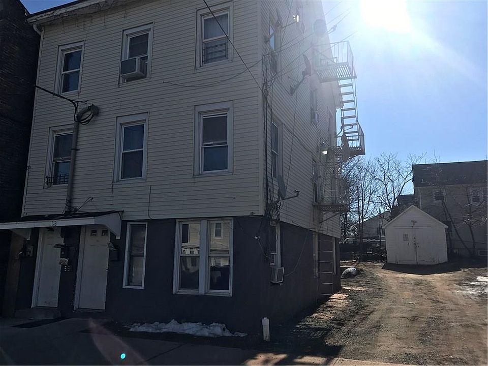 2nd image of 162 Throop Ave