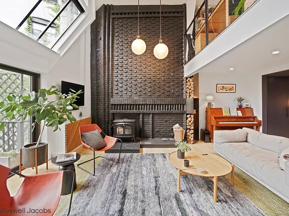 260 West 22nd Street image 1 of 12