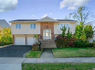 204 Traymore Blvd, Island Park, NY 11558
