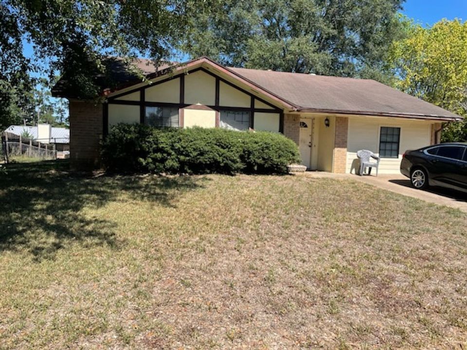 1st image of 802 Willow Oak St