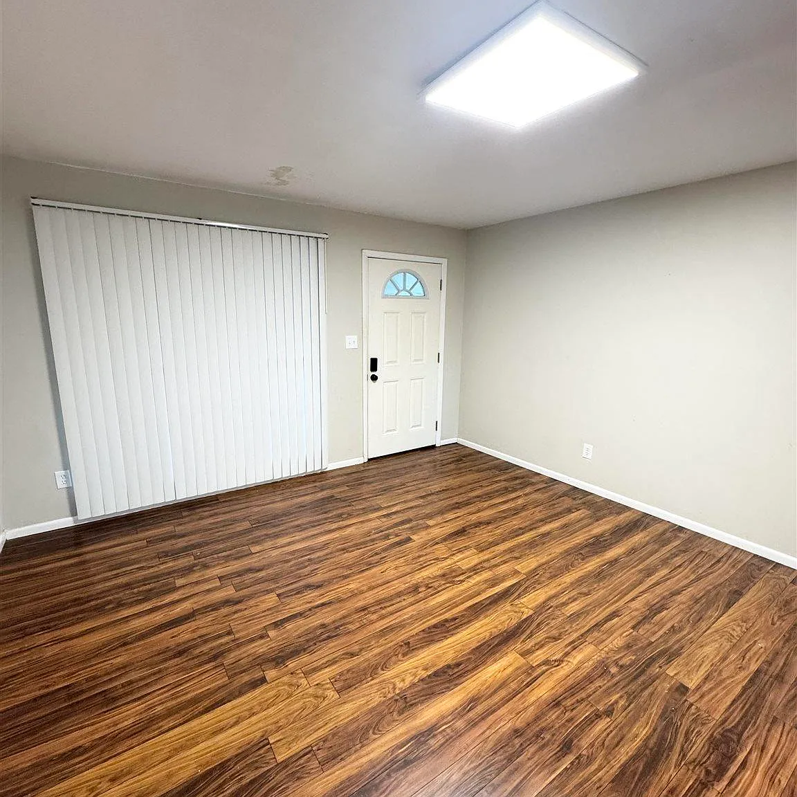 3 bed, 1252 sqft, $1,600 — Photo 2