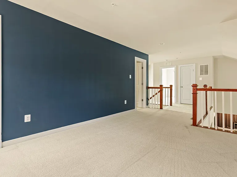 1112 Saxton Dr — Photo 13