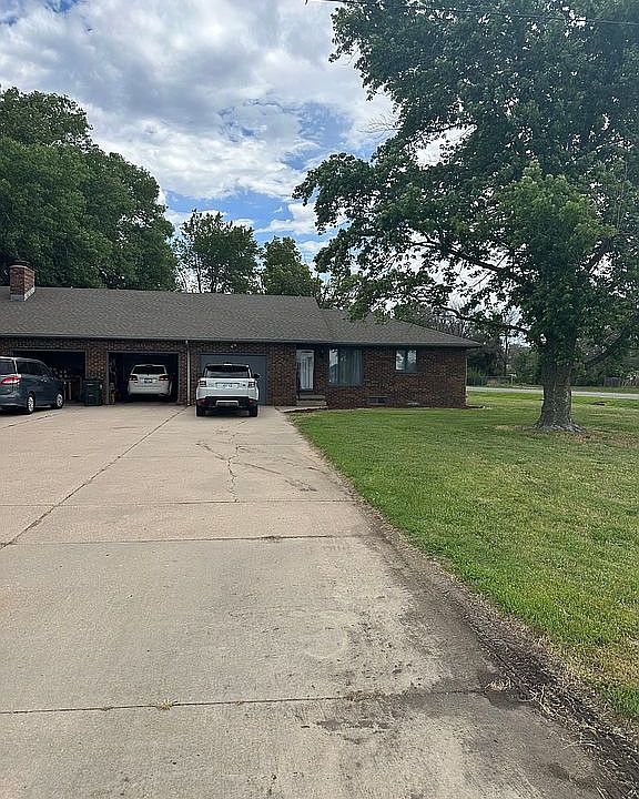 1st image of 808 E 43rd Ave