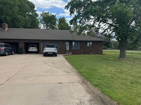 808 E 43rd Ave, Hutchinson, KS 67502