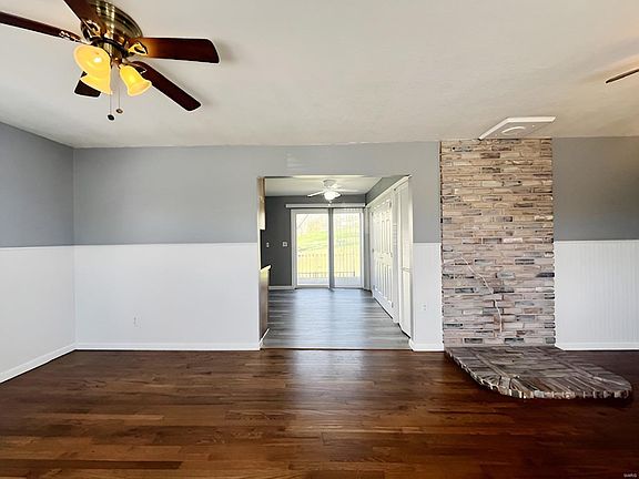 4th image of 41 Donna Dr