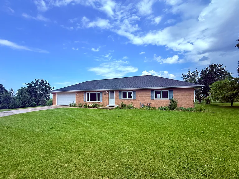 W249S7860 Center Dr — Photo 13