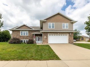2279 Jill Dr, Asbury, IA 52002