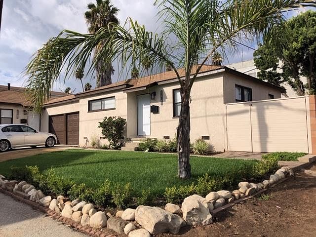 beautiful front yard