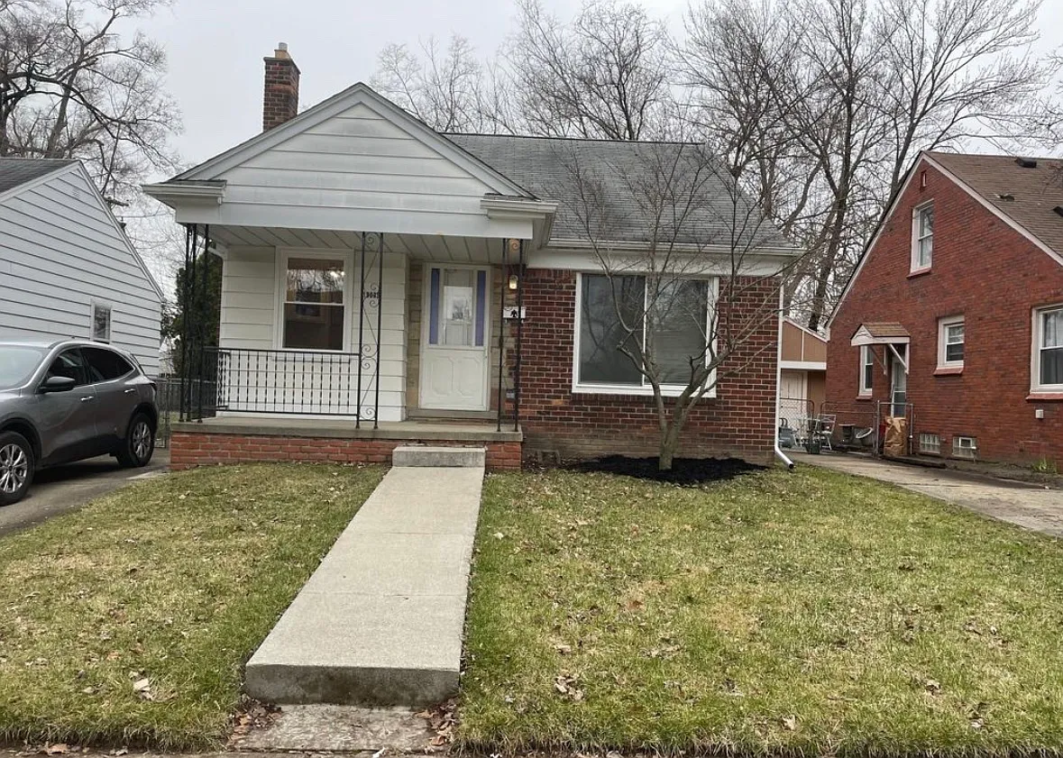 3 bed, 1042 sqft, $1,700 — Photo 1