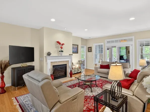 28 Cottage Cv, Plymouth, MA 02360