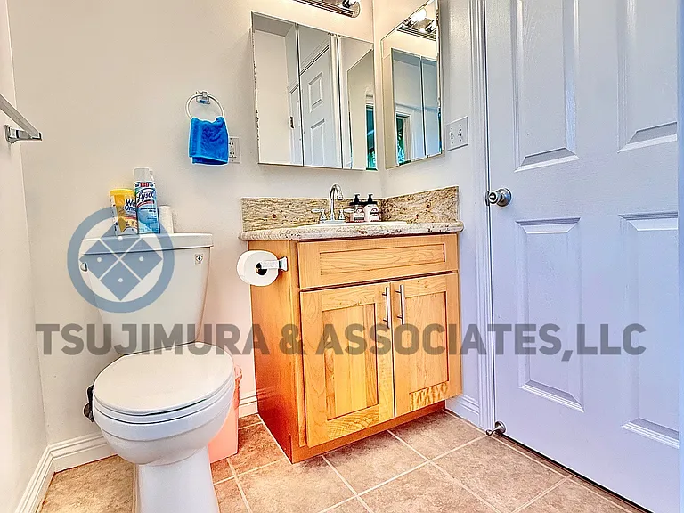 2323 E Manoa Rd — Photo 10