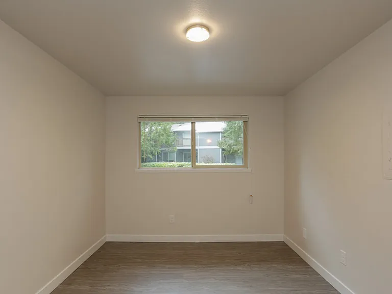 Bayview East Apartments — Photo 16