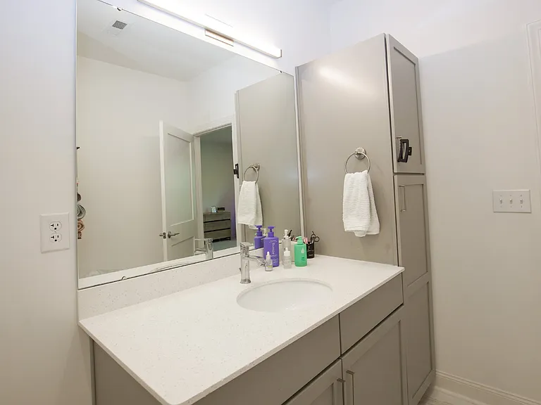 381 James St — Photo 30