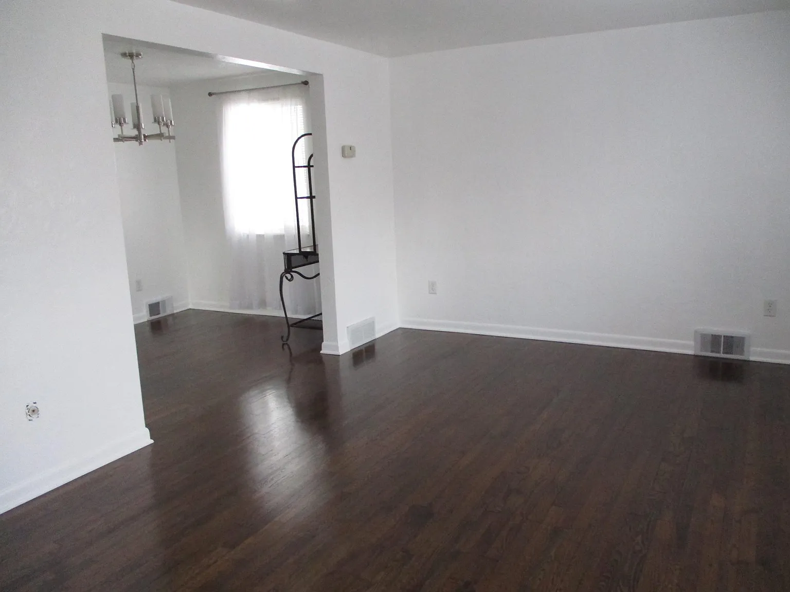 833 Chester Ave — Photo 3
