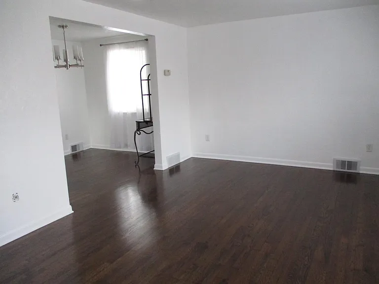 833 Chester Ave #2 — Photo 3