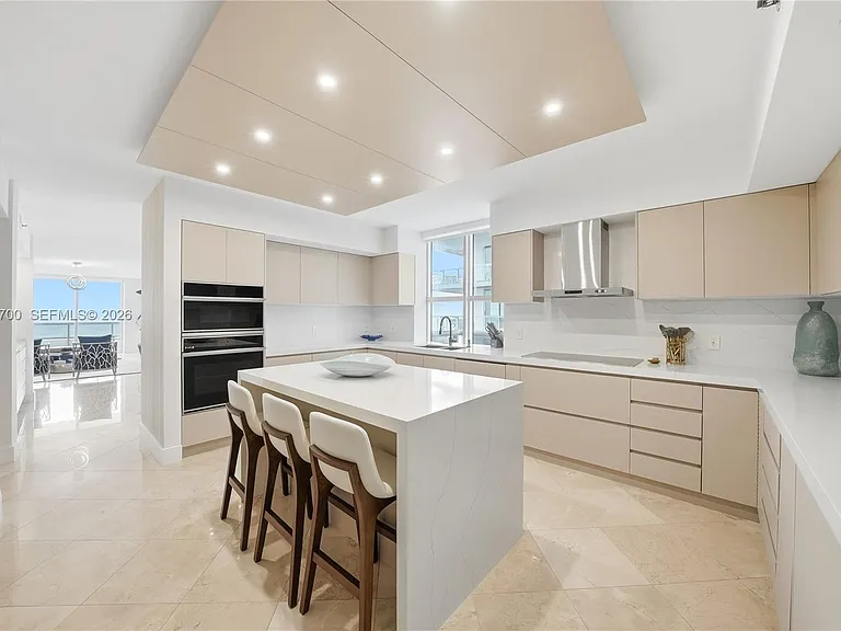 5801 Collins Ave #700 — Photo 7