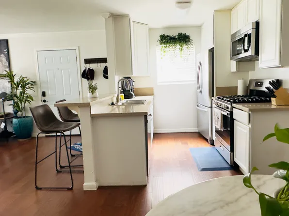 1032B Cabrillo Park Dr APT C, Santa Ana, CA 92701