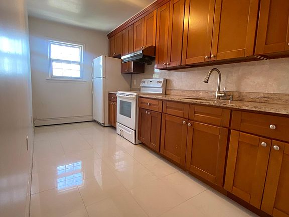 3rd image of 14720 Cherry Ave #3F