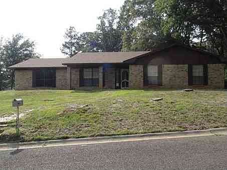 1st image of 1106 Winchester Cir