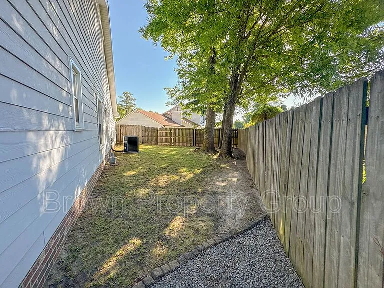 5813 Bacarro Pl — Photo 22