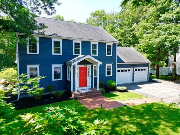 100 Shallow Pond Ln, Plymouth, MA 02360