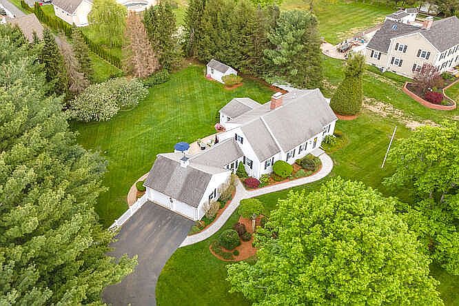 2nd image of 11 Harvest Ln