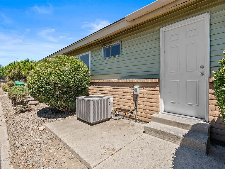 3255 Neil Rd #B — Photo 27