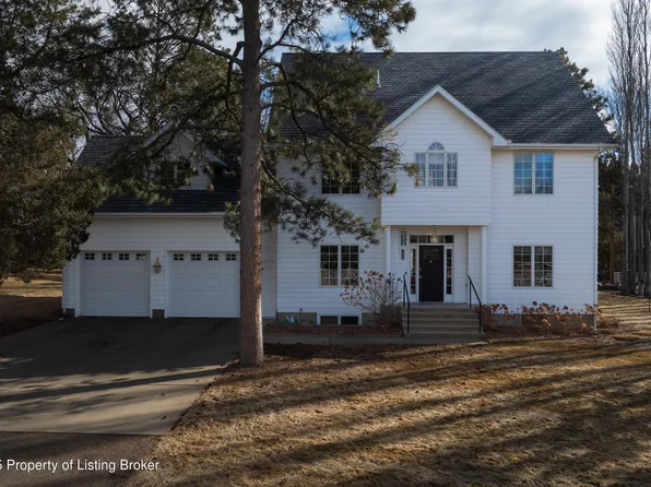 1056 Shady Ln, Dickinson, ND 58601