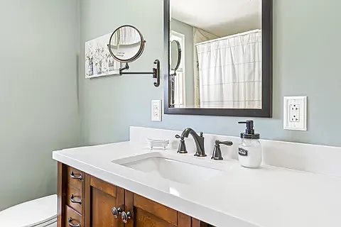 210 Summit St — Photo 12
