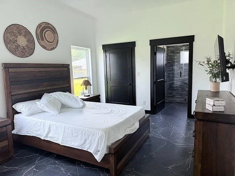 3 bed, 2.0 bath, 1294 sqft, $2,000 — Photo 4