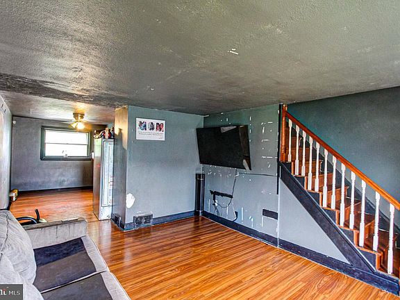 2nd image of 853 Delview Dr