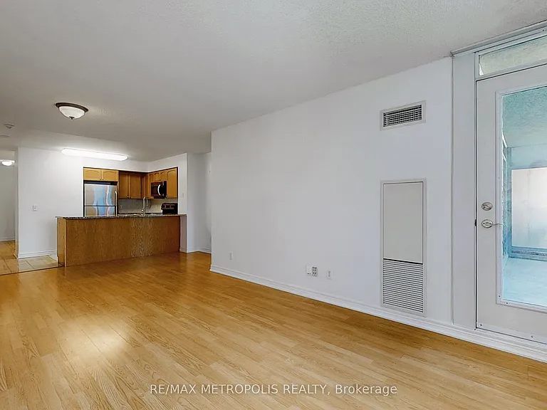 30 Grand Trunk Cres #502 — Photo 6