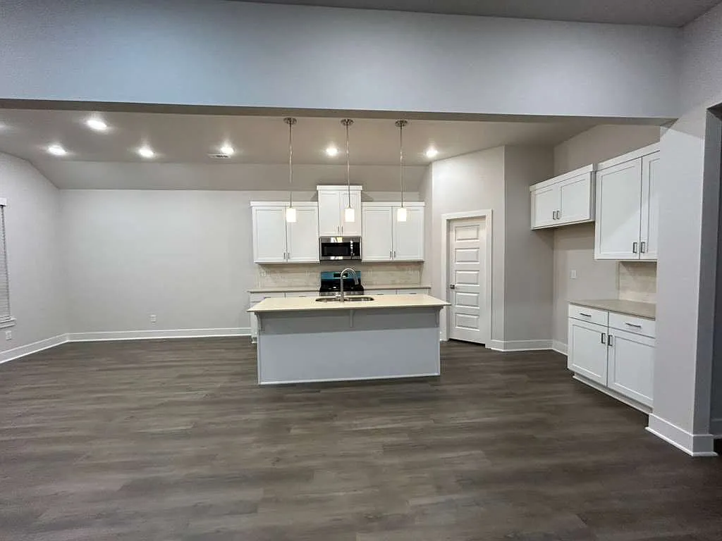 Building Photo - 5403 SW Firethorn Ln