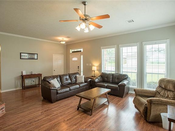 3rd image of 1113 Petersburg Ct