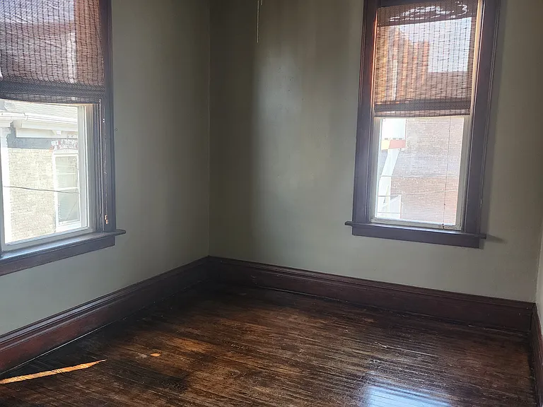 140 Loras Blvd #4 — Photo 2