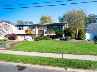 82 Harmon Rd, Edison, NJ 08837