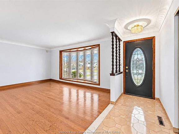 4th image of 1116 Sumach Cres