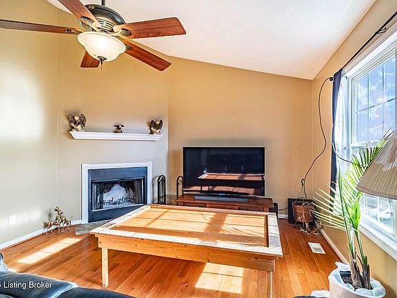 2nd image of 136 Hanlon Ct