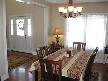 4th image of 10628 Hemlock Ln