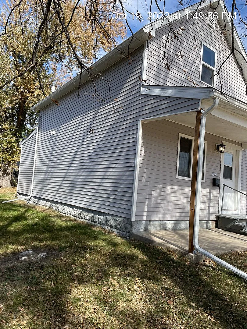 Updated 2 bedroom 1 bathroom home-located in Perry, IA — Photo 2