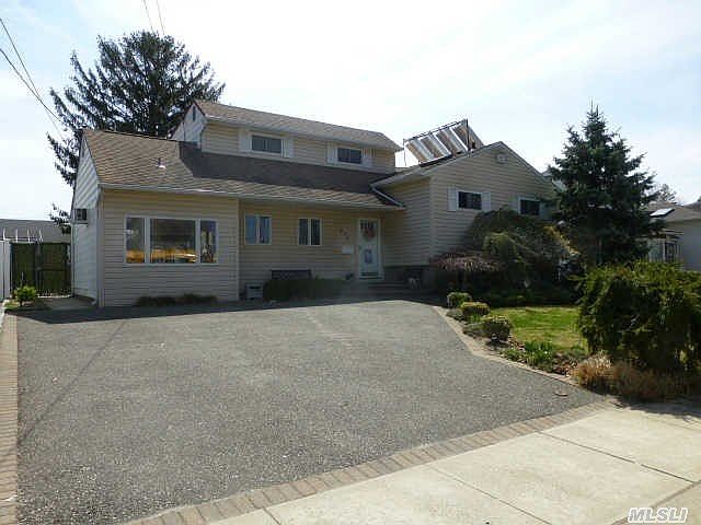 1st image of 275 2nd Ave